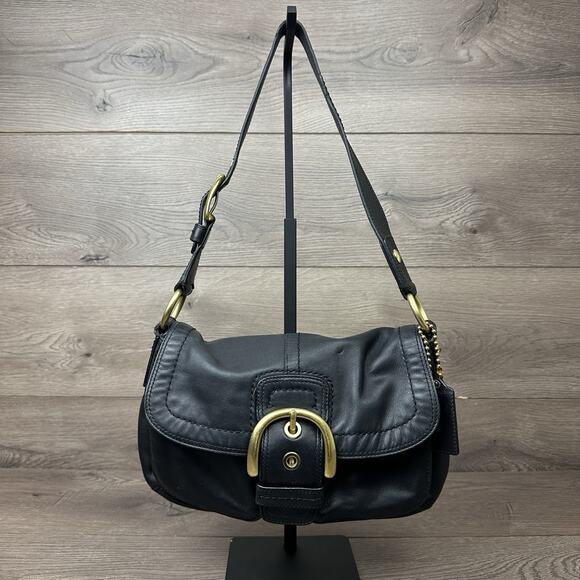 VTG COACH Leather Soho Flap Shoulder Bag Black Gold Tone W/Charm F11842 Y2K - Picture 1 of 14